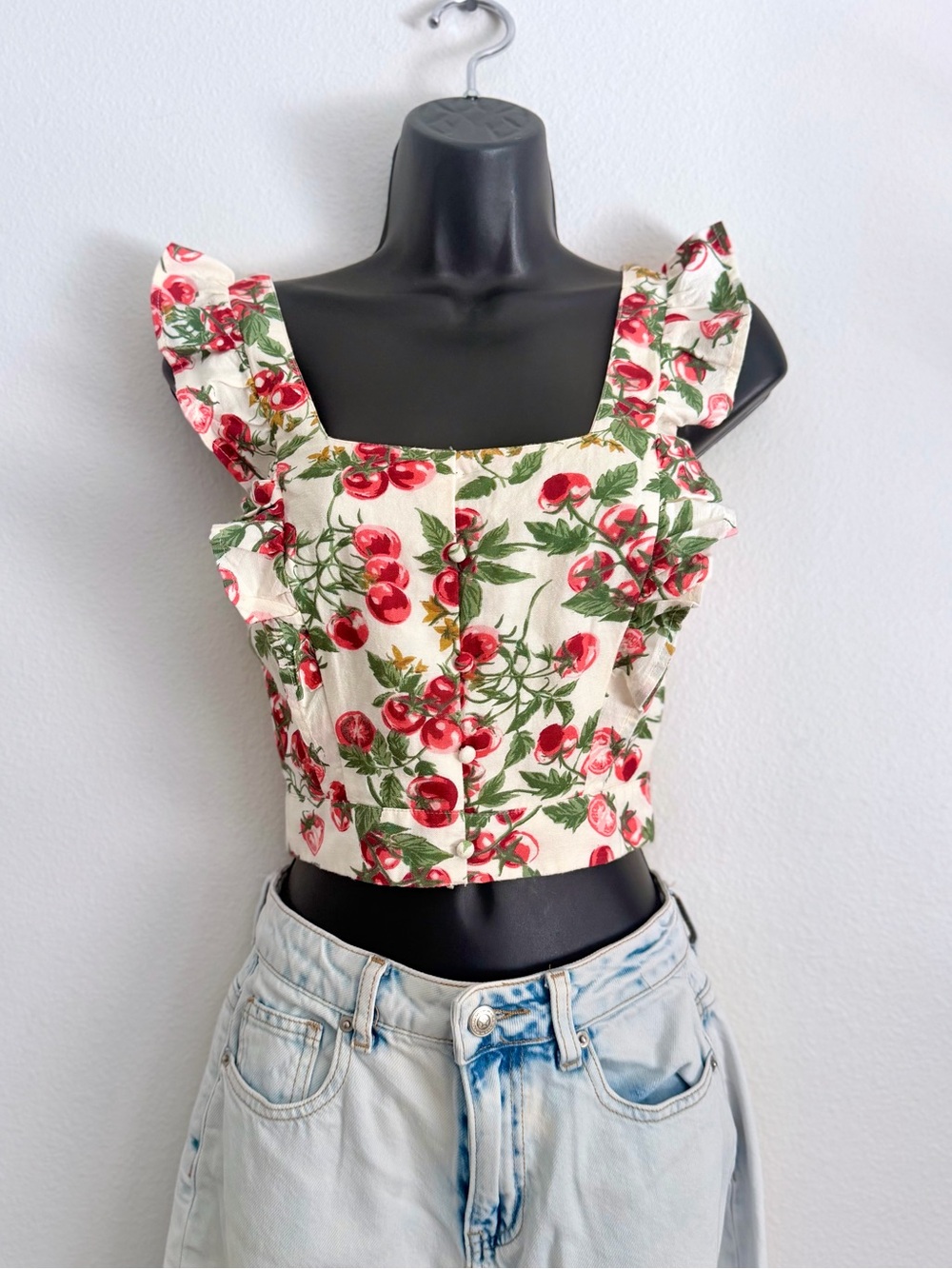 MIDNIGHT SKY Tomato Vine Ruffle Crop Top